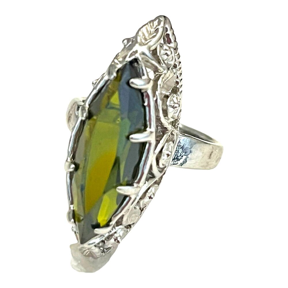 Vintage 1970s Peridot Glass Cocktail Ring Ornate Silver Tone Size 7 - 5T
